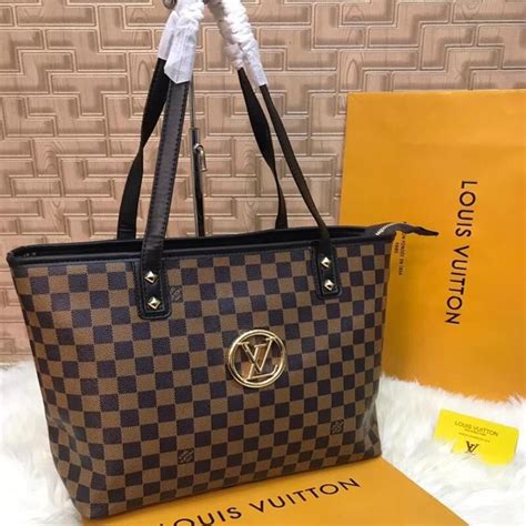 louis vuitton signature tote.